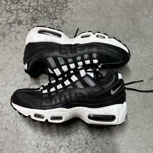 Nik Air Max 95 Sneakers Black Womens Size 6